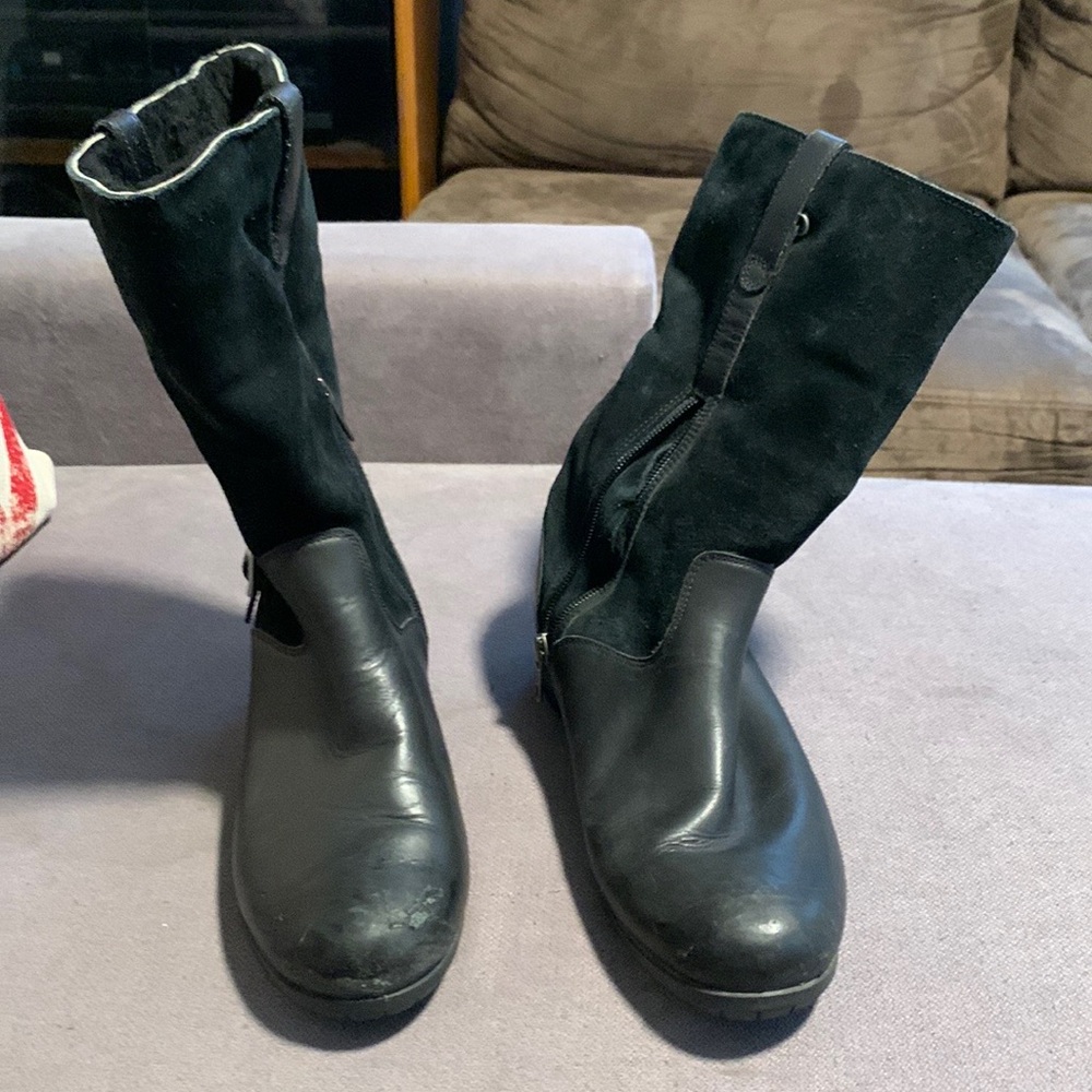 UGG lined black boots size 6.5